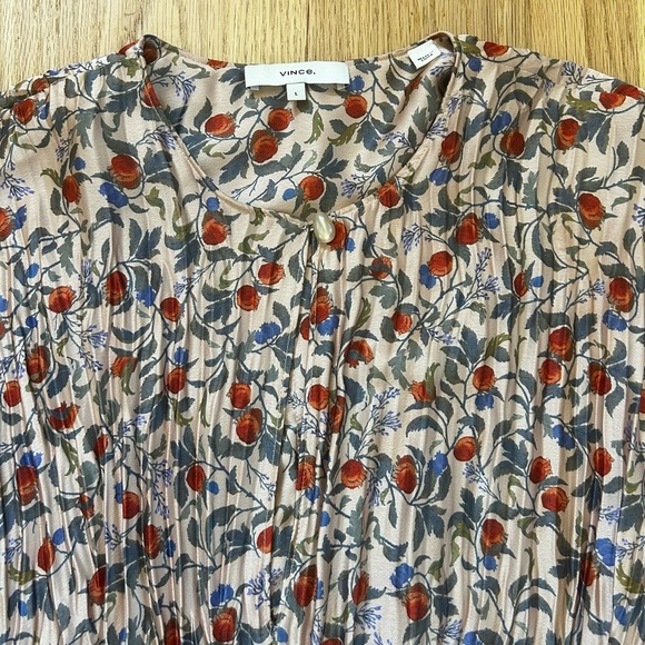 VINCE pomegranate pleated blouse keyhole v-neck charmeuse long sleeve size L - Picture 12 of 16